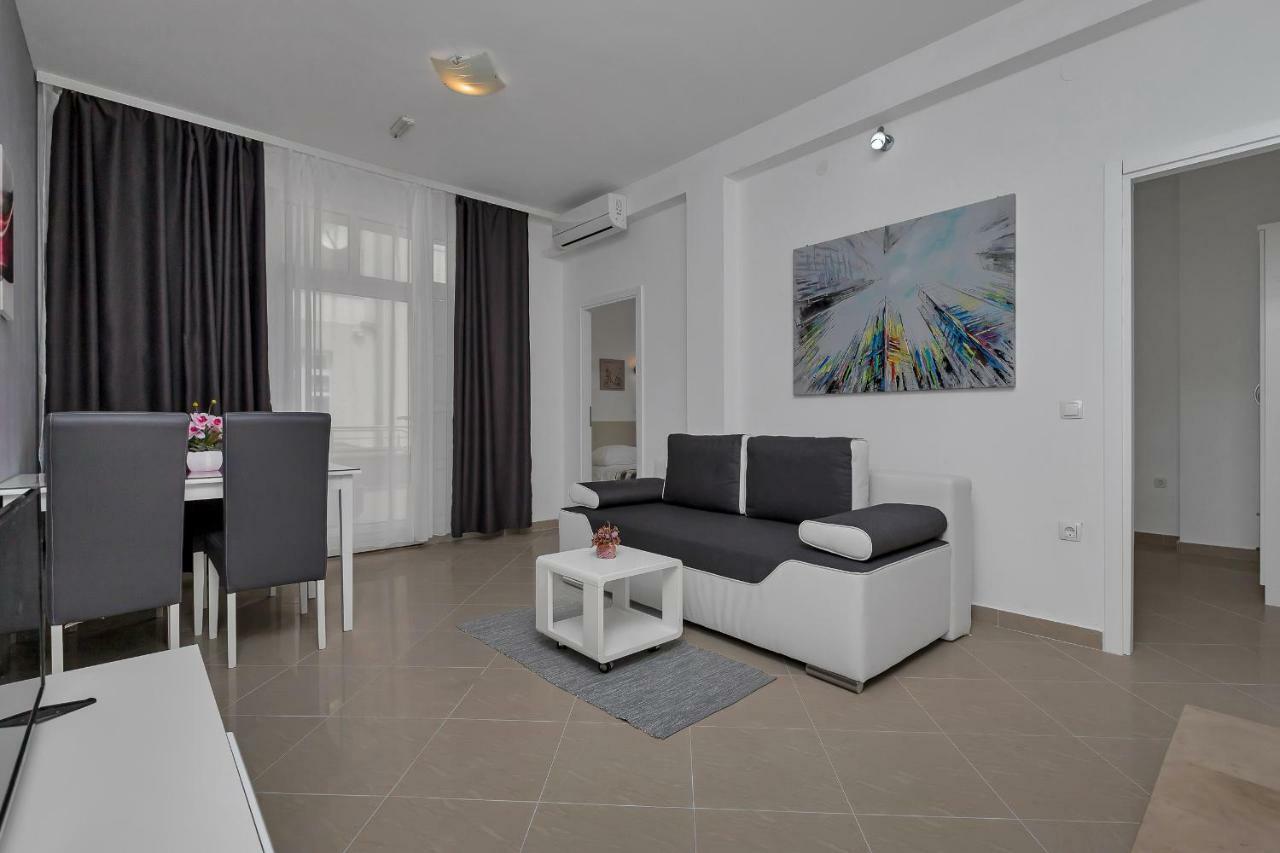 Easy * Makarska